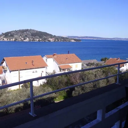 Tino Apartment *
